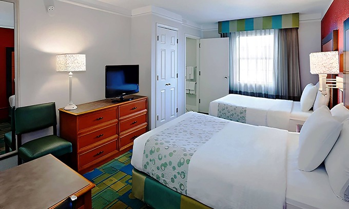 Merrillville Maison | Deluxe Queen Room With Two Queen Beds
