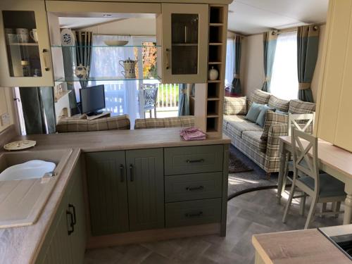 Cheddar Autre | Deluxe Riverside Static Caravan