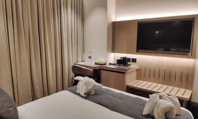 Andheri East Appartement | Deluxe room in MIDC Andheri E