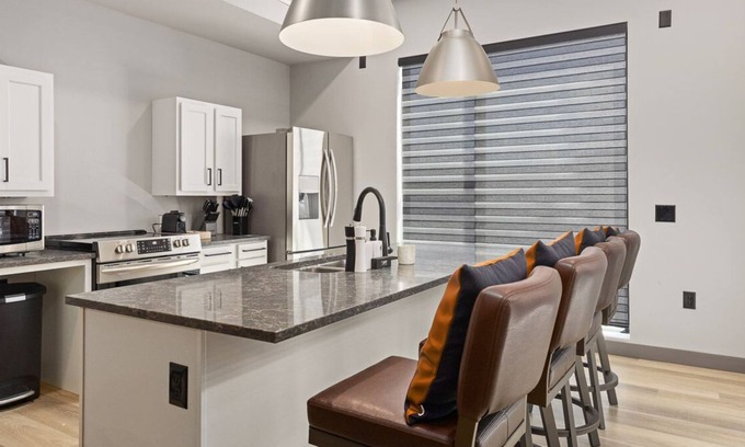 Silverthorne Maison | Deluxe suite located in the heart of Downtown Silverthorne, incredible views