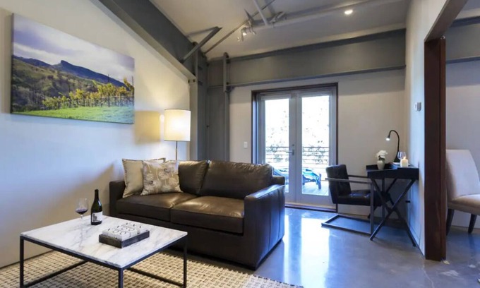 Clear Lake Hôtel | Deluxe Suite, Private Patio Overlooking Vineyard & Winery Property