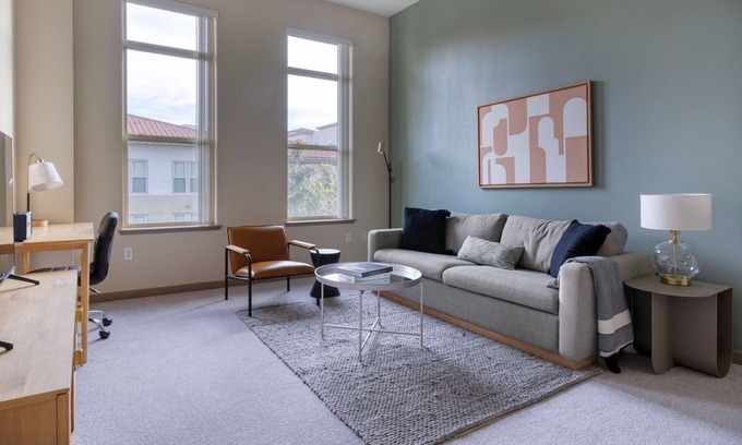 Contra Costa Centre Appartement | Deluxe Walnut Creek 2BR w/ Gym & On-Site Dining, nr BART, by Blueground