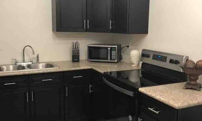 Bahama Reef Maison | Delva’s Place- Gated 2 Bedroom Pet Friendly