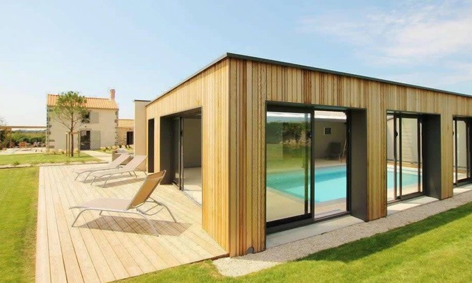 Avrille Villa | La Demeure du Pont Rolland, grand parc et belle piscine intérieure chauffée