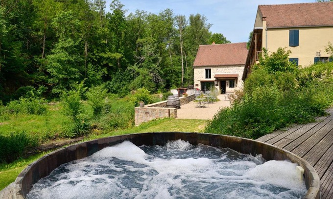 Pontaubert Hôtel | Demeures et Châteaux Moulin des Templiers Hôtel & SPA