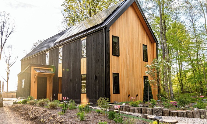Brainard Cabine | Den Outdoors Cabin With STUNNING Adirondack Views - EV charging available