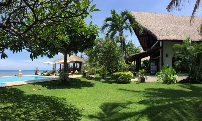 Dencarik Villa | Dencarik / LOVINA VILLA de luxe avec piscine privée directement sur la plage