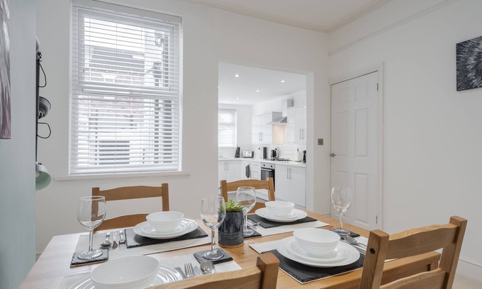 Anfield Maison | DENEBANK LODGE - Strictly NO Parties