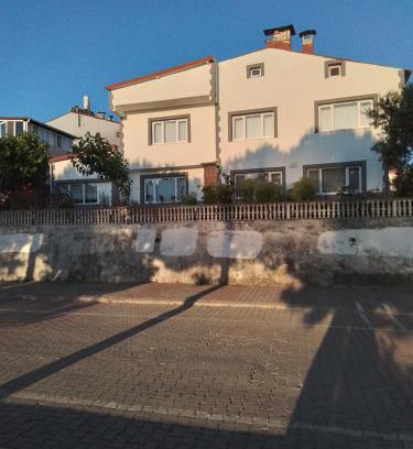 Gerze Maison | Denize Sıfır Bahçeli Yalı