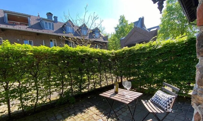 Dreikonigenviertel Appartement | Denkmalgeschützter Hof in Innenstadtlage