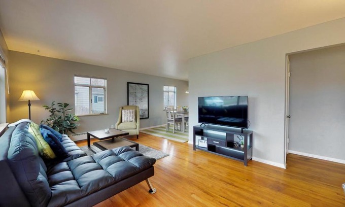 Southeast Maison | Denver 4 king, golf game, huge house with yard