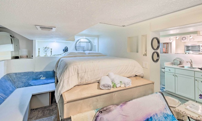 Whittier Appartement | Denver Studio: Walkable to City Park + Dining