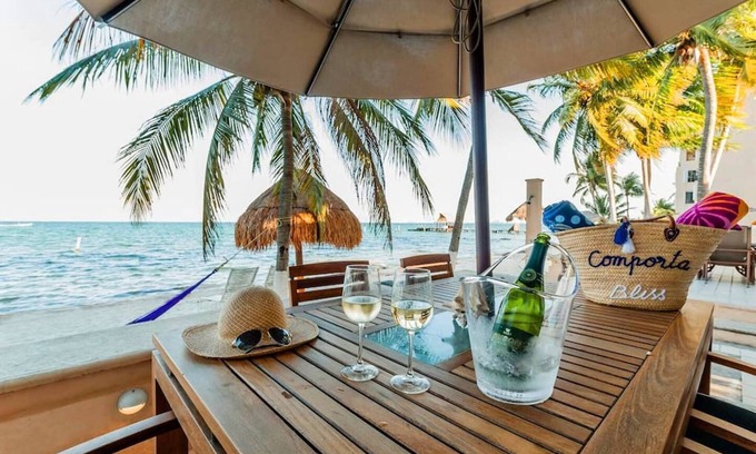 Puerto Juarez Appartement | Depa Bliss~Luxurious Beachfront Oasis~King Bed~Pool/Weekly and monthly discounts