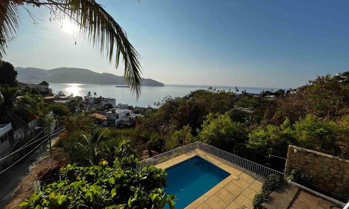 Caleta Appartement | Departamento con alberca y vista al mar.