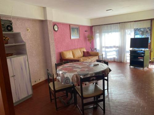 Villa Gesell Appartement | Departamento espacioso en edificio Jacaranda