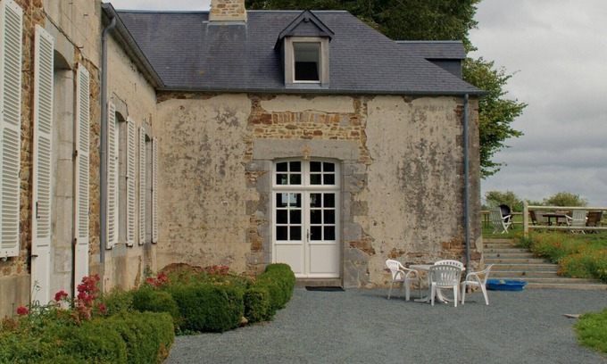 (le) Mesnil Hue Maison | Dépendance chateau normand 6 km de la mer