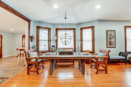 De Pue Maison | DePue Vacation Rental Less Than 1 Mi to the Lake!