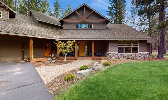 Black Butte Ranch Maison | Vue sur la forêt de Deschutes avec salle de jeux, piscines / bain à remous communs, golf sur place et plus encore!