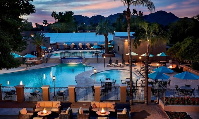 South Scottsdale Station Balnéaire | Desert Adventure! 2 Serene Units, Picturesque Views, Spa, Bar, On-Site Dining
