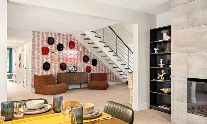 Parker Lane Maison | Desert Disco - 4BR Mid-Century Modern Design