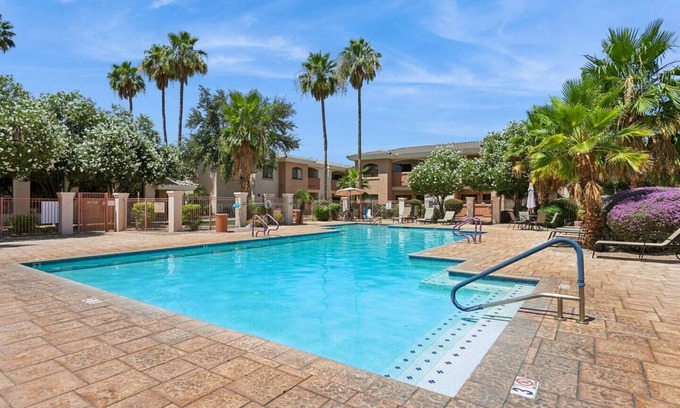 Maryvale Copropriété | Desert Gem; 1BR Condo Near Stadium & Westgate