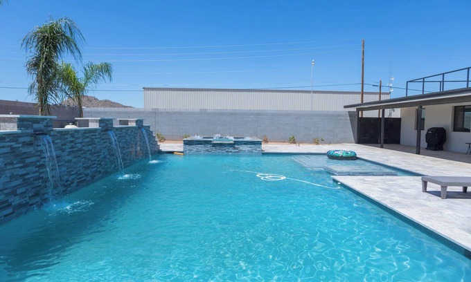 San Tan Valley Maison | Desert getaway retreat, pool, spa, billiards, bbq
