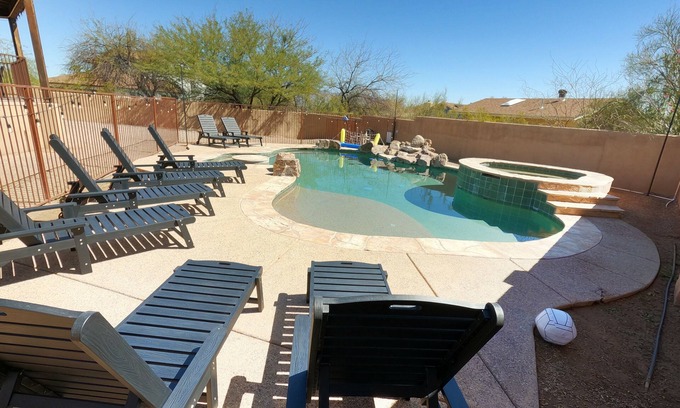 Tucson Maison | Desert Hills Fun Home! Pool/Spa/6Bedroom/8Bed/Movie Theater Sleeps 15 people