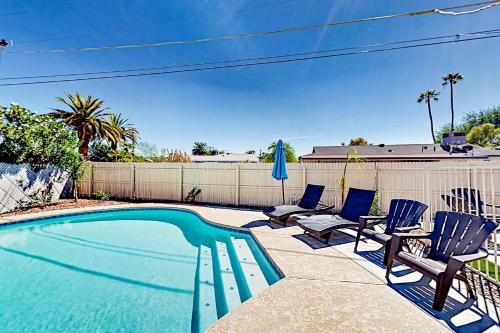 New Papago Parkway Maison | Desert Paradise