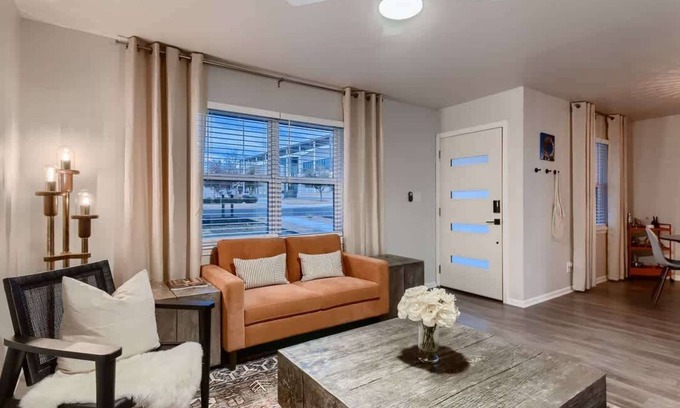Georgetown Maison | Desert Primrose @ 808B-Walk to the Square!