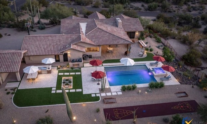 Carefree Maison | Desert Serenity Mountain Estate+ShuffleboardCourt+MountainViews+Horseshoes+HtdPool+PoolTable
