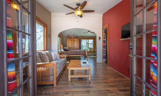 Picture Rocks Appartement | Desert Solitaire Casita - Rustic Mexican Styling