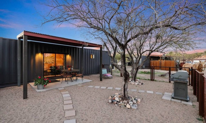 Wickenburg Maison | Desert Sunrise: Horses and Dogs Welcome