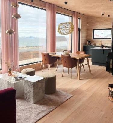 Vads Maison | Design Cabin By The Sea With Northern Lights