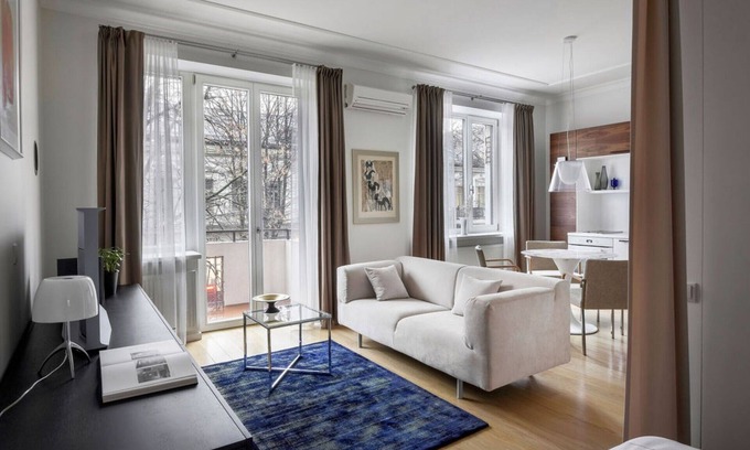 Liberty Avenue Appartement | Design Central Studio Apartment with Balcony