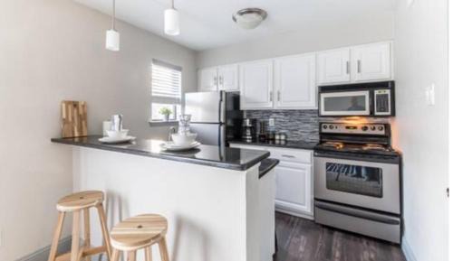North Dallas Appartement | Designed to Relax-NO PARTIES ALLOWED