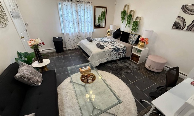 North Massapequa Maison | Designer 2 Rooms Modern Luxury Pad- 0 Cleaning Fee