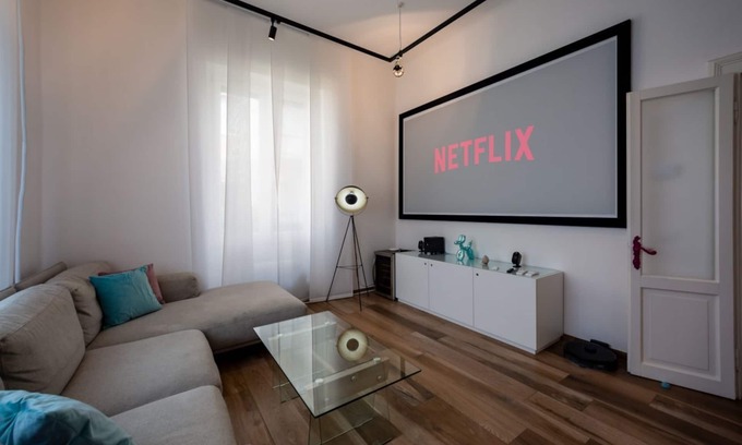 Est Appartement | Designer abode with projector Self check-in