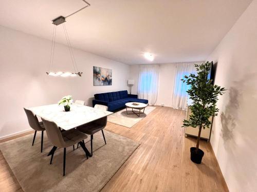 Sinsheim Appartement | Designer Apartment in Sinsheim Erstbezug 75 TV mit Netflix und offene Küche WeHome Premium