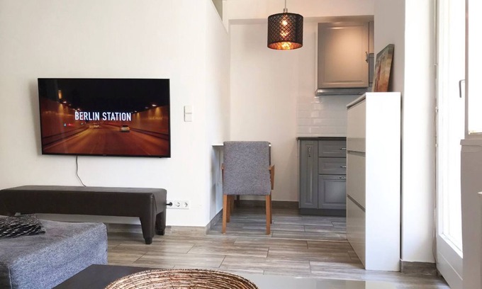 Schoeneberg Appartement | Designer Central apartment with terrace & parking