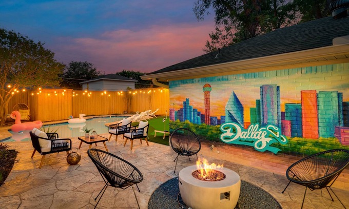 Lake Highlands Maison | Designer Dallas Oasis!Central Location!Pool! BBQ! Firepit!Minigolf!