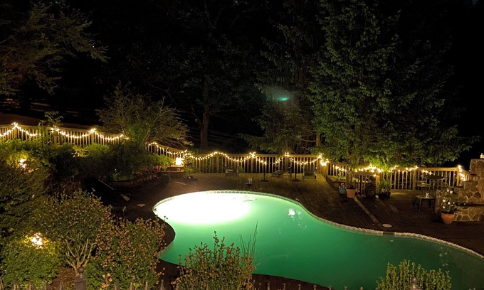 Lewisburg Maison | Designer Decorated Estate in Historic Downtown Lewisburg, West Virginia