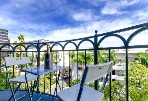 Beverly Grove Appartement | Designer Penthouse 2 Bedroom with Balcony Beverly Hills Adjacent