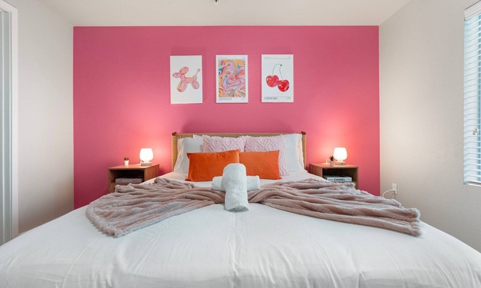 Riverside Appartement | Designer Pink Oasis Sky Lounge, Pool & Near ASU