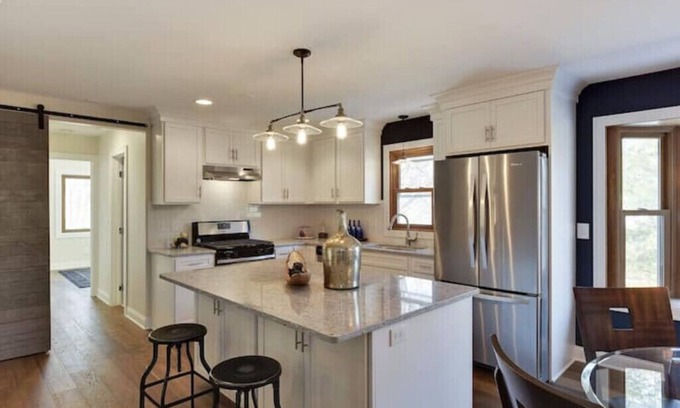Shorewood Maison | Designer Rental in Excelsior - walk to everything!