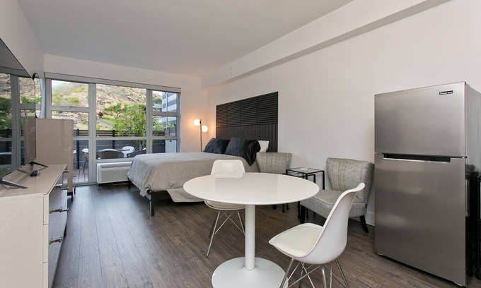 Hawaii Kai Copropriété | Designer Studio in Hawaii Kai! Close to beaches, shopping, and hiking!