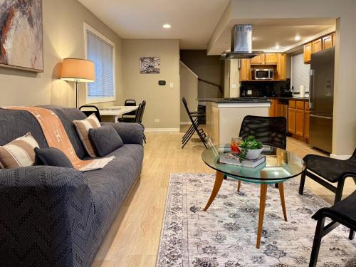 Old Town Maison | Designer Themed 4 Bedroom in Best Location with Patio and Fireplace