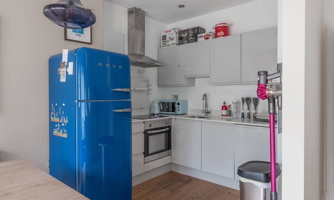 Mapesbury Appartement | Designer Two Bedroom Apartment with Large Garden