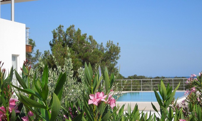 Esentepe Villa | Designer Villa dans un quartier calme près de la mer, près de golf. Nouveau: WiFi gratuit !!