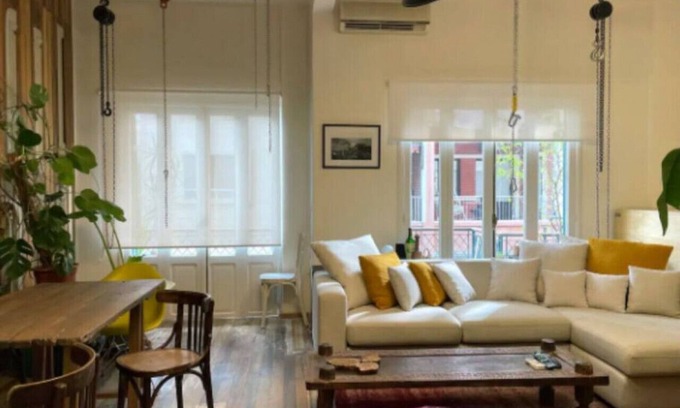 Beirut Central District Appartement | Designer’s 1BR apt in Gemmayzeh
