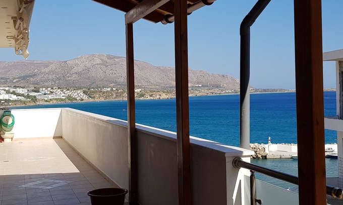 Pefki Maison | La maison de Despina la vue au bleu clair!